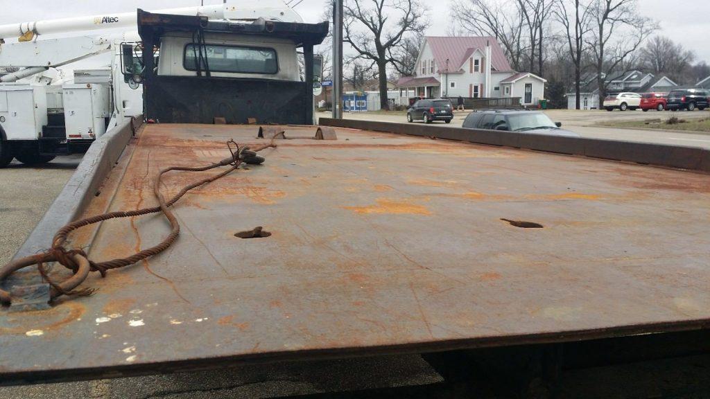 clean 1990 International Rollback Truck