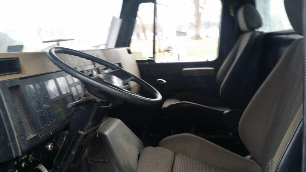 clean 1990 International Rollback Truck