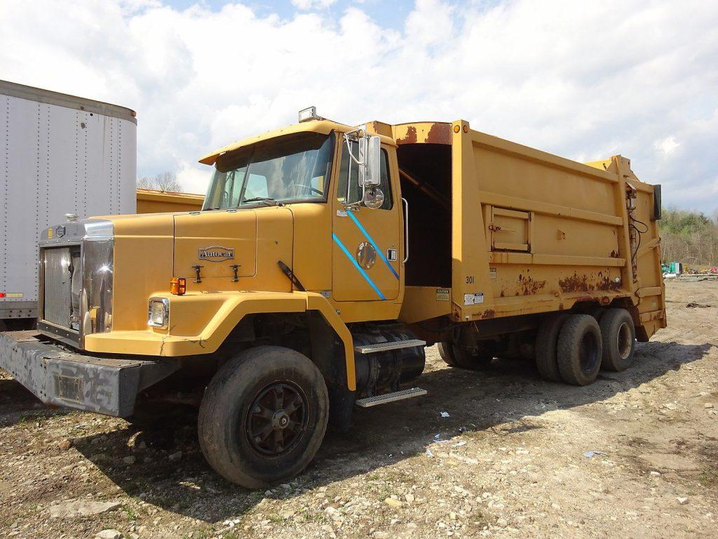 clean 1993 Volvo ACL64 truck
