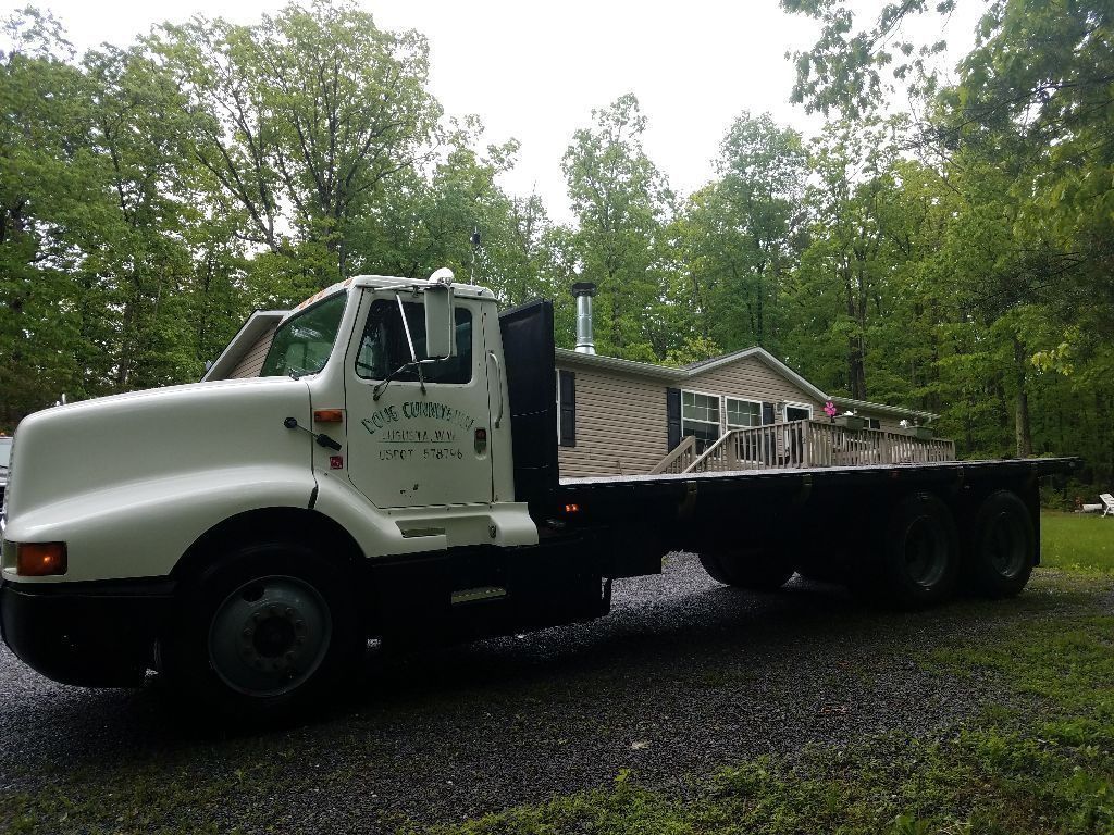minor damage 1990 International 8300 Flatbed dump truck