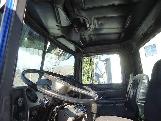 NICE LOOKING 1993 Mack RD690S truck