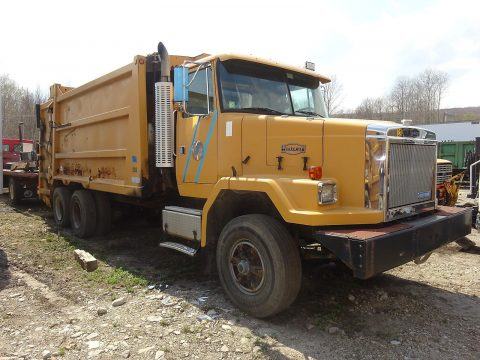 reliable 1993 Autocar ACL64 truck for sale