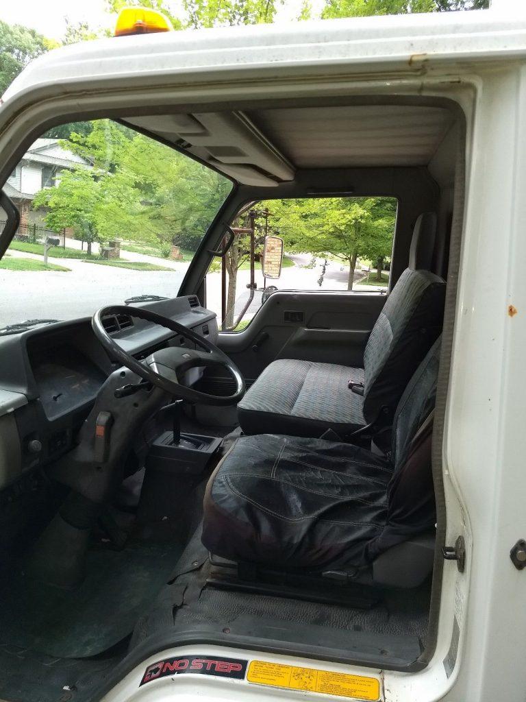 serviced 1994 Mitsubishi Fuso truck