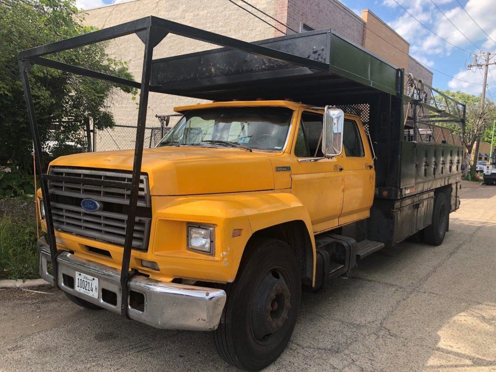 low mileage 1995 Ford F800 truck