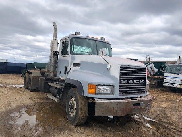 needs paint 1996 Mack CL 713 truck