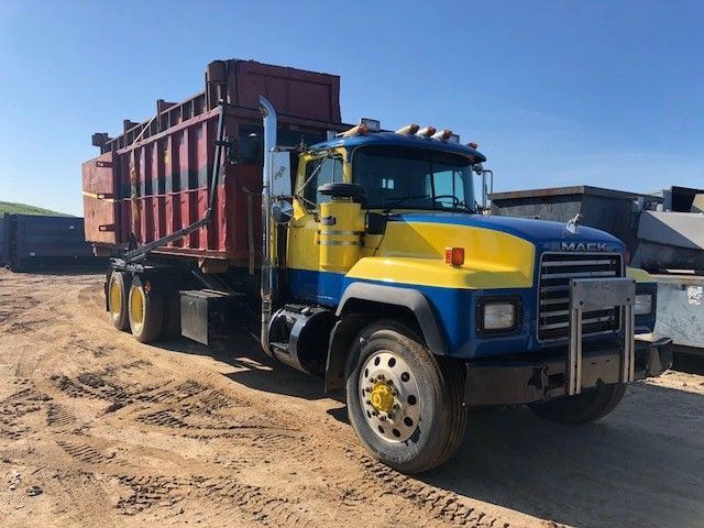 new parts 1996 Mack RD 690 S truck