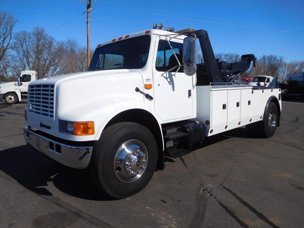 reconditioned 1995 International 4900 tow truck