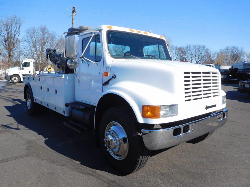 reconditioned 1995 International 4900 tow truck