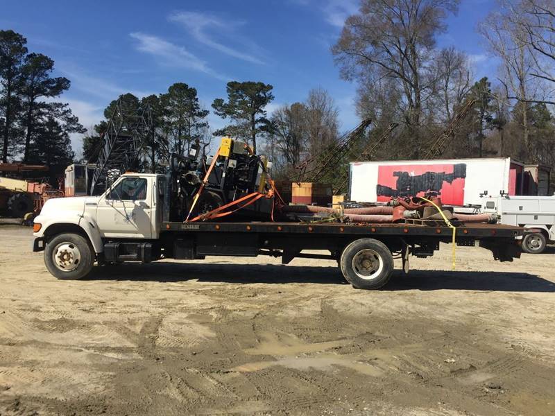 solid 1997 Ford F Series Rollback truck