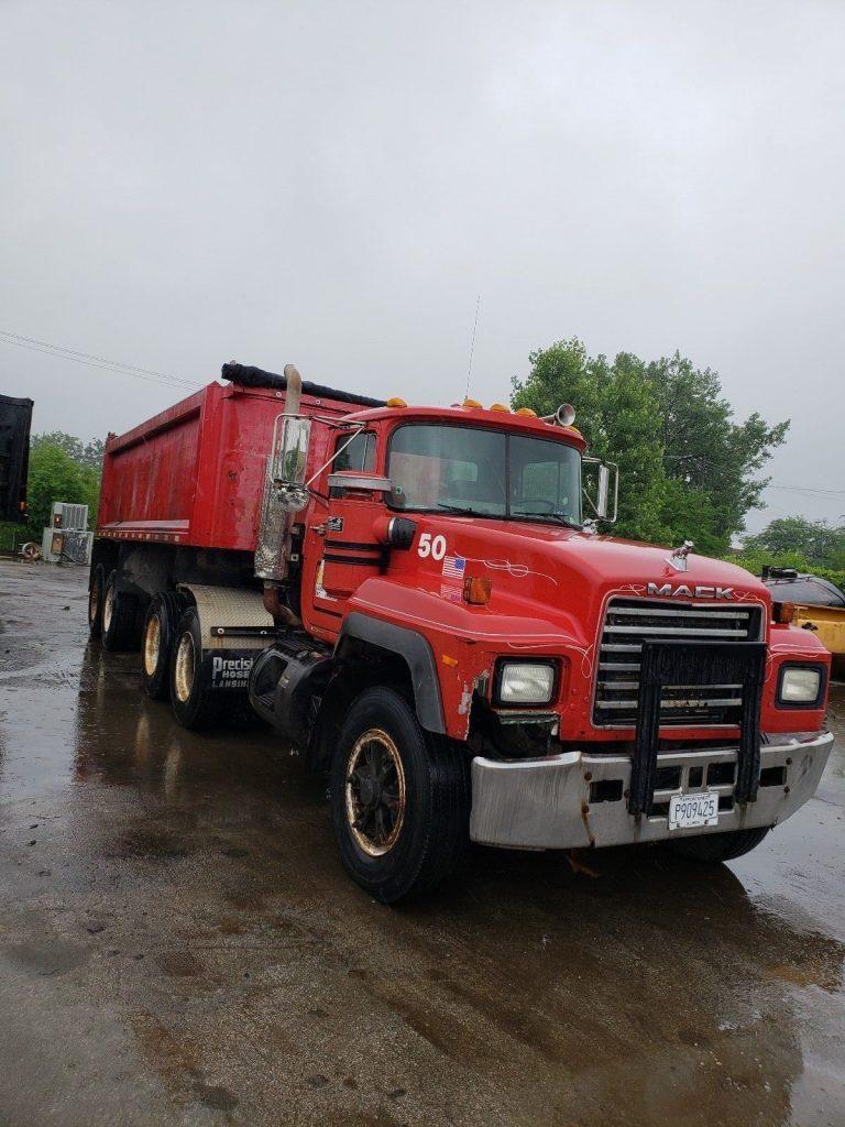 super clean 1996 Mack RD600 truck