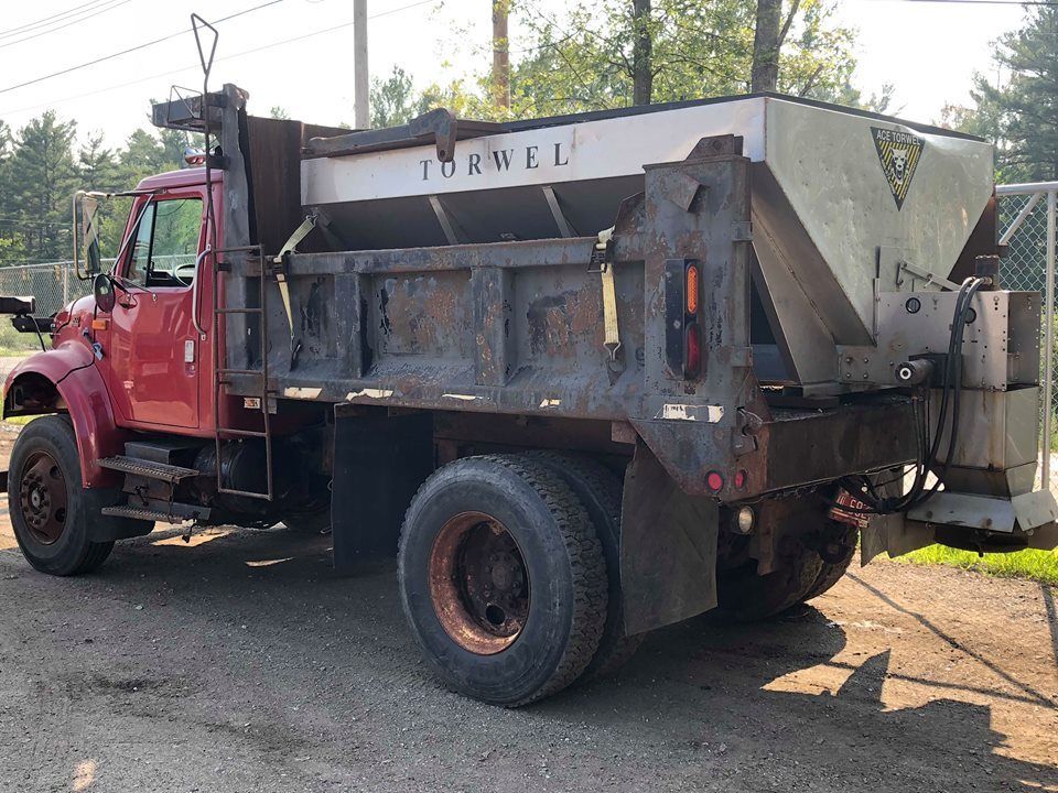 plow equipped 1997 International 4900 truck