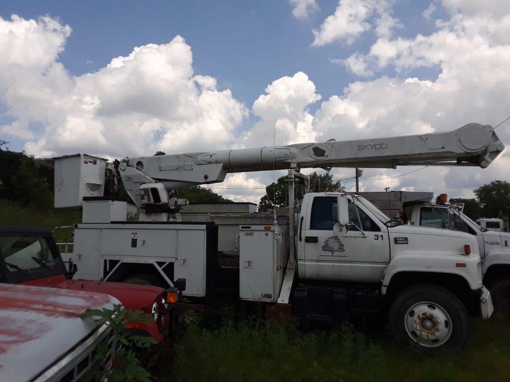 solid 1997 GMC 8500 truck