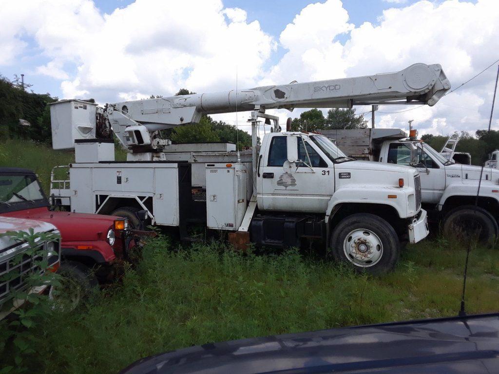 solid 1997 GMC 8500 truck