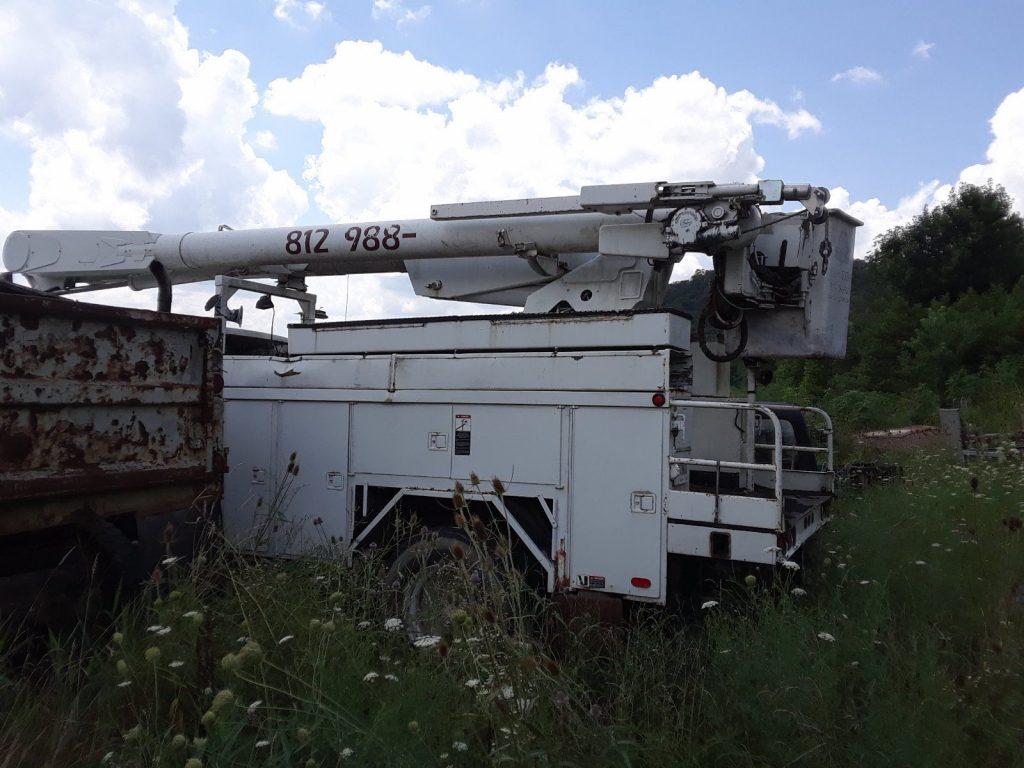 solid 1997 GMC 8500 truck