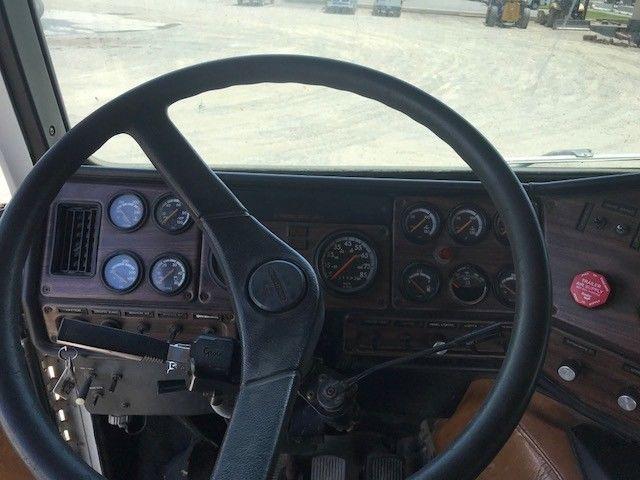 some issues 1998 Freightliner truck