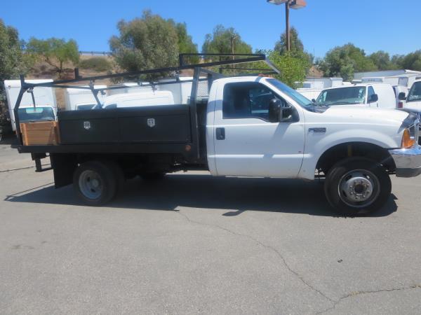 solid 1999 Ford F450 DSL truck