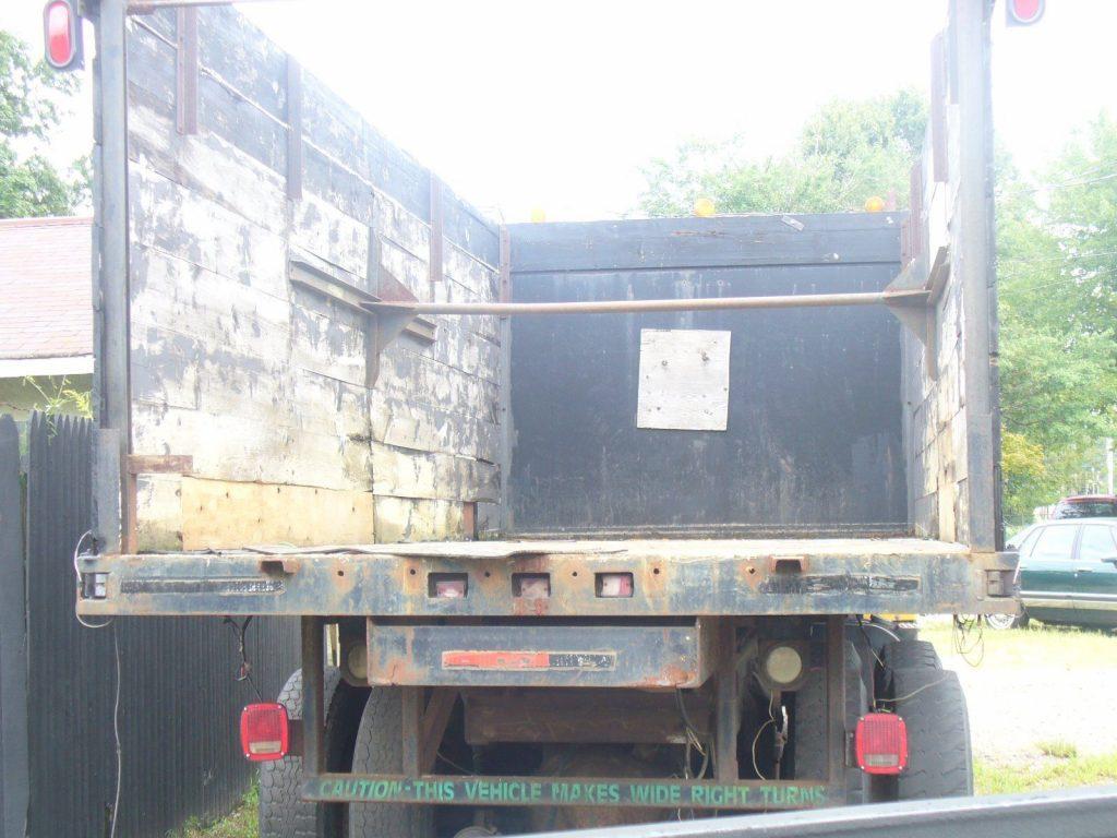 solid 1981 Ford L8000 truck