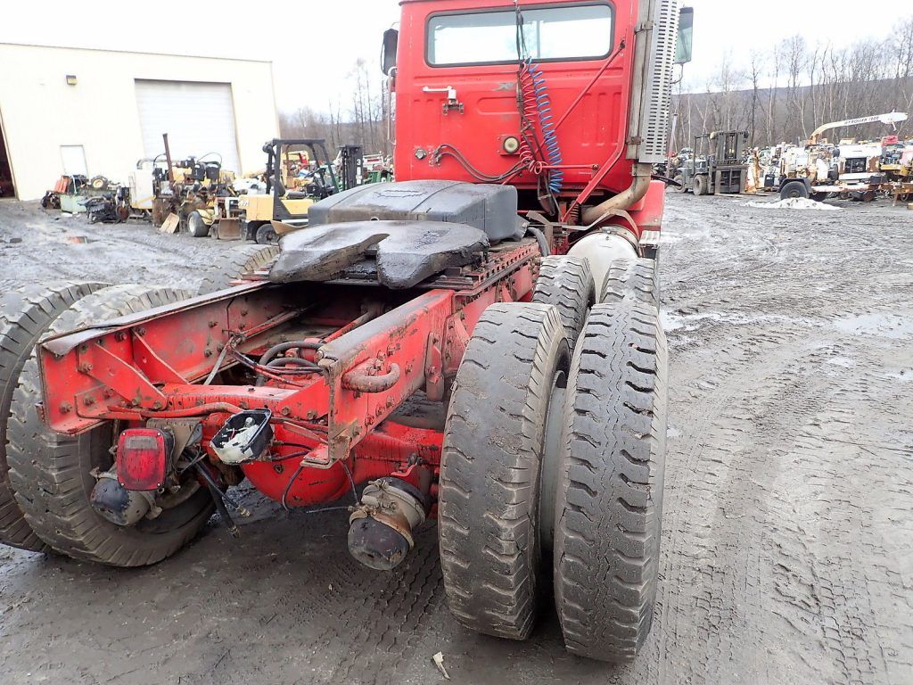 excellent runing 1988 Autocar ACL64 truck