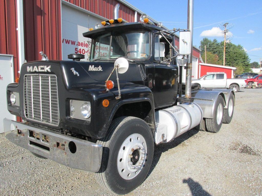 rust free 1988 MACK R688ST truck
