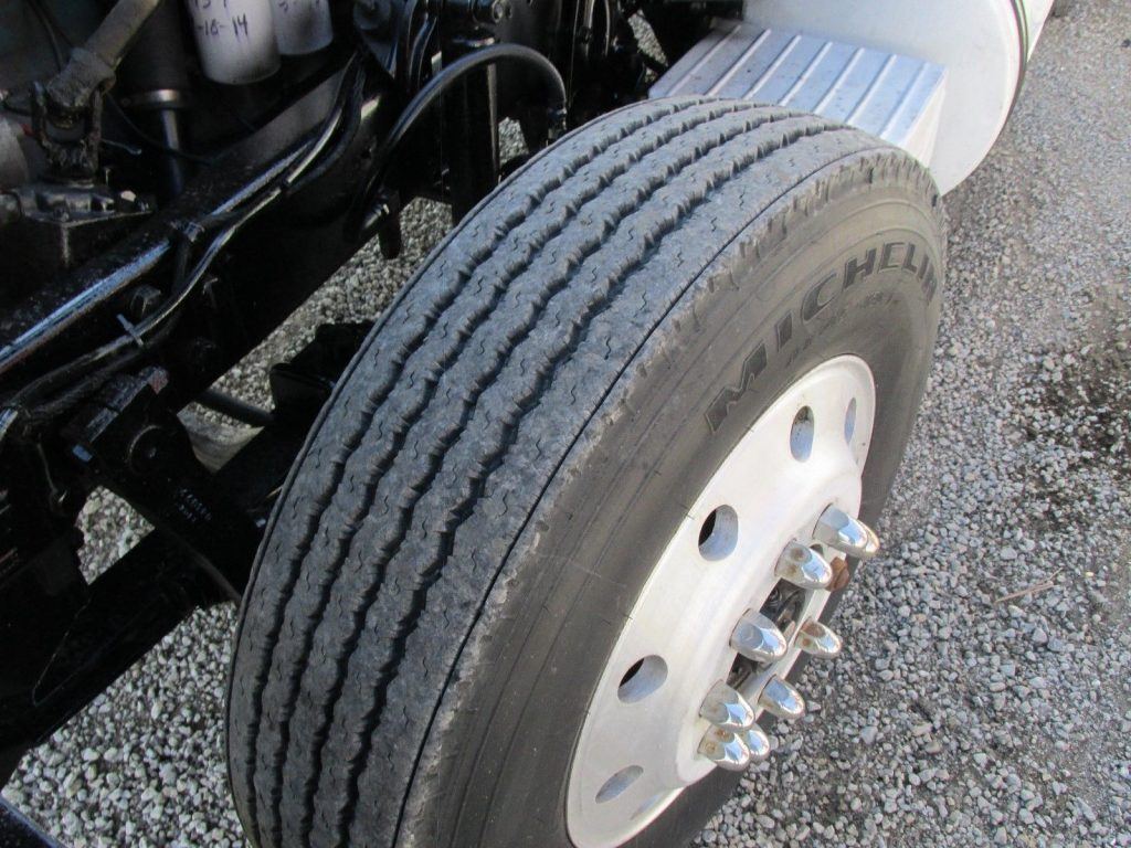 rust free 1988 MACK R688ST truck