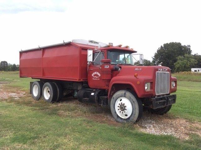 stretched 1986 Mack R686ST dump truck