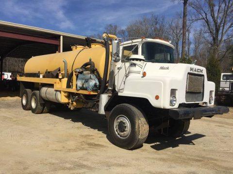 decent mileage 1991 Mack DM 690S Vacuum Truck for sale
