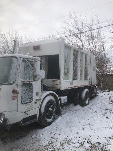 needs work 1996 Volvo garbage truck