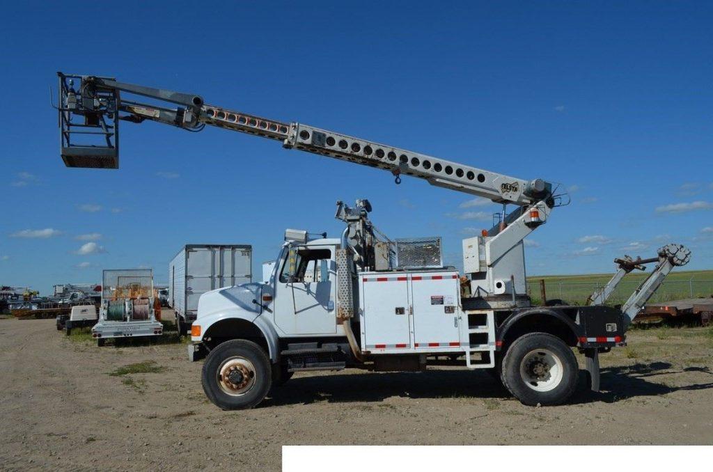 new engine 1992 International 4800 4×4 truck