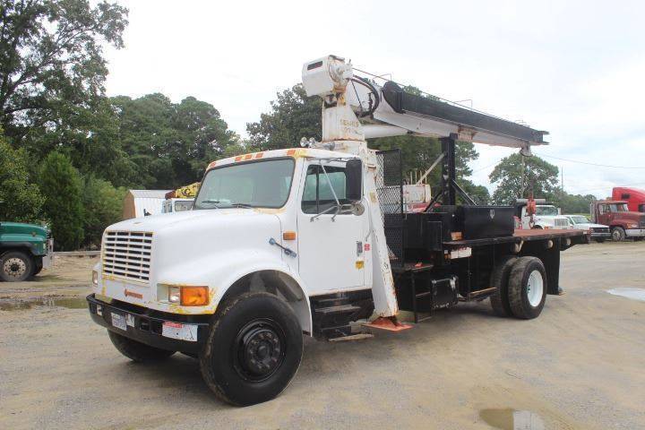solid 1991 International 4900 Crane TRUCK