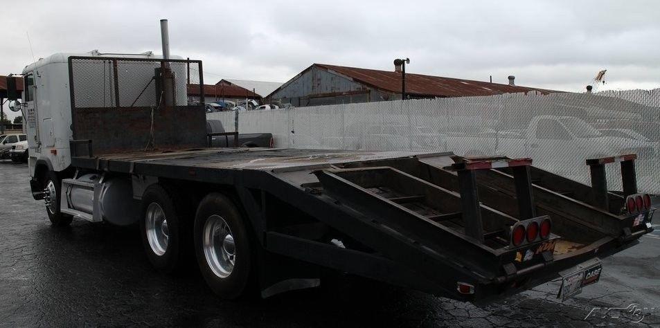 solid 1995 Freightliner truck