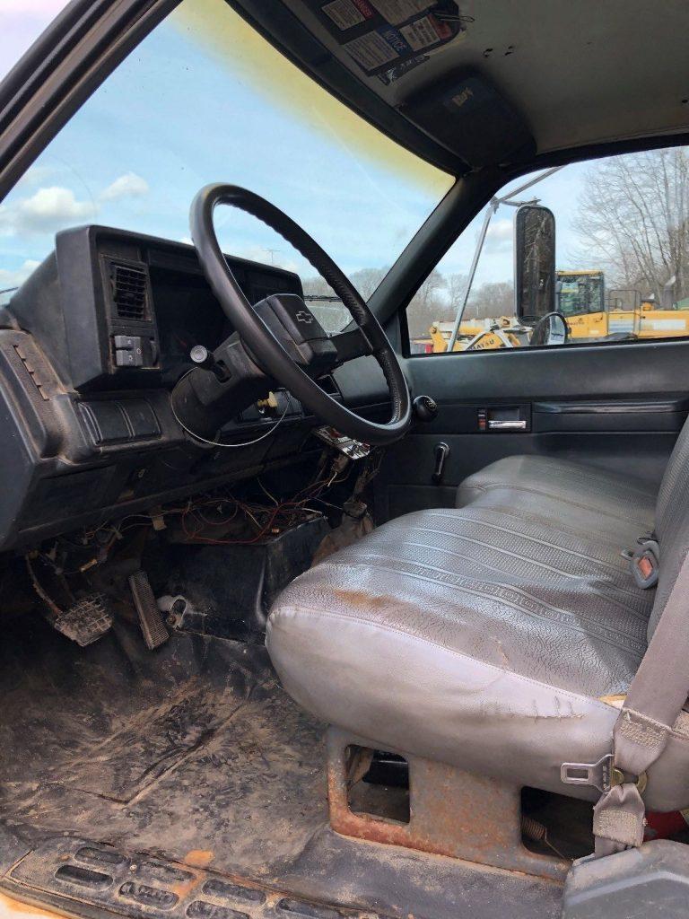 strong and solid 1994 Chevrolet C7500 Garbage Truck