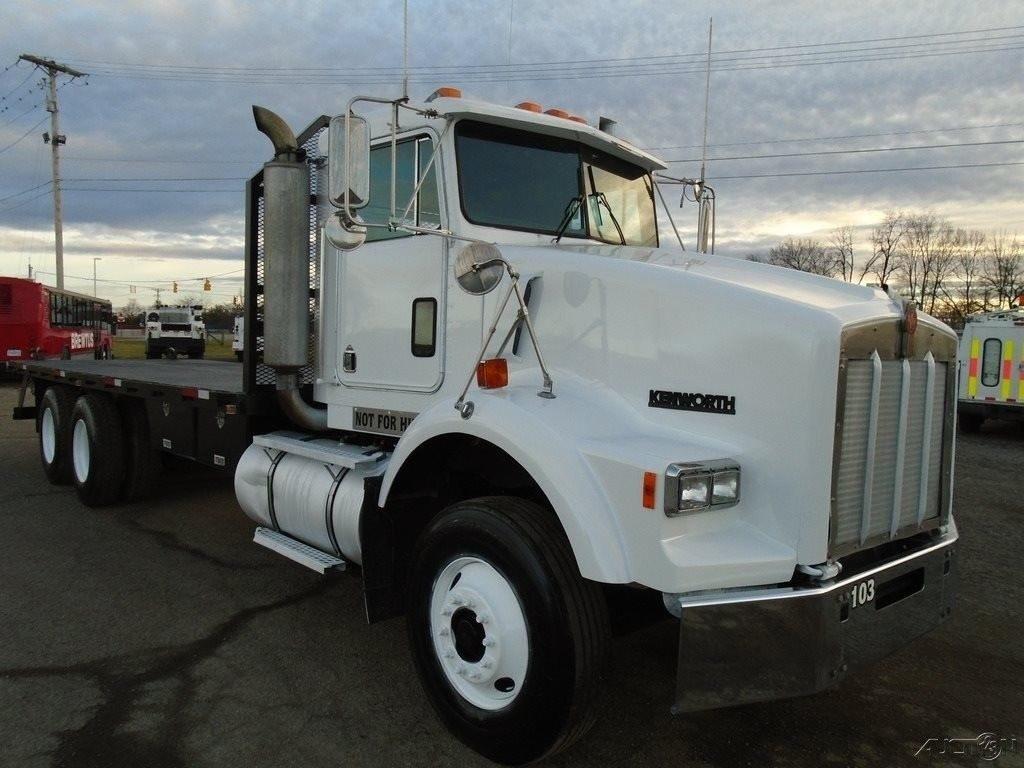 very clean 1992 Kenworth T800 truck