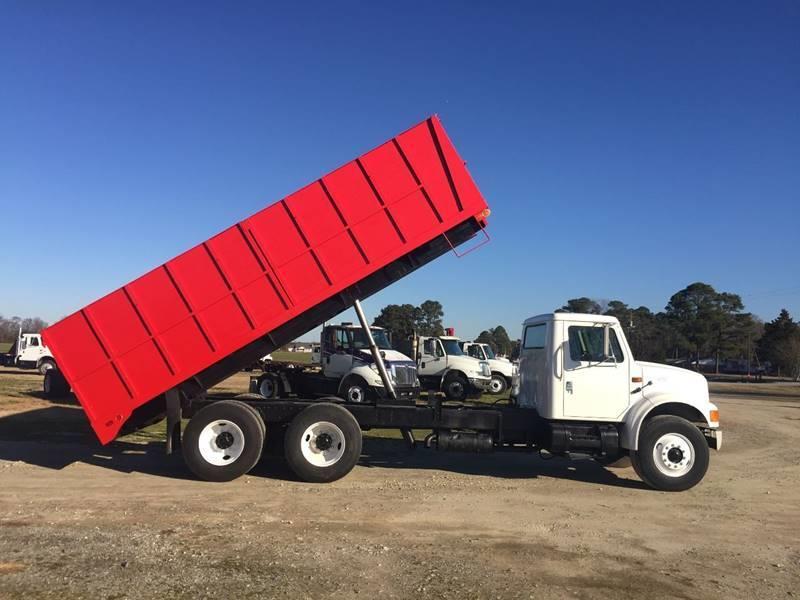 very clean 1995 International 4900 Grain Dump Truck