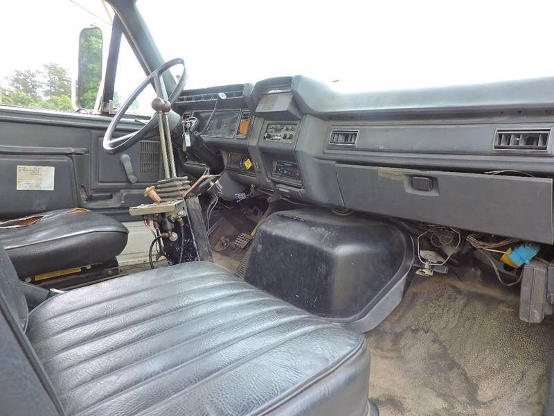 well operating 1993 Ford F900 truck