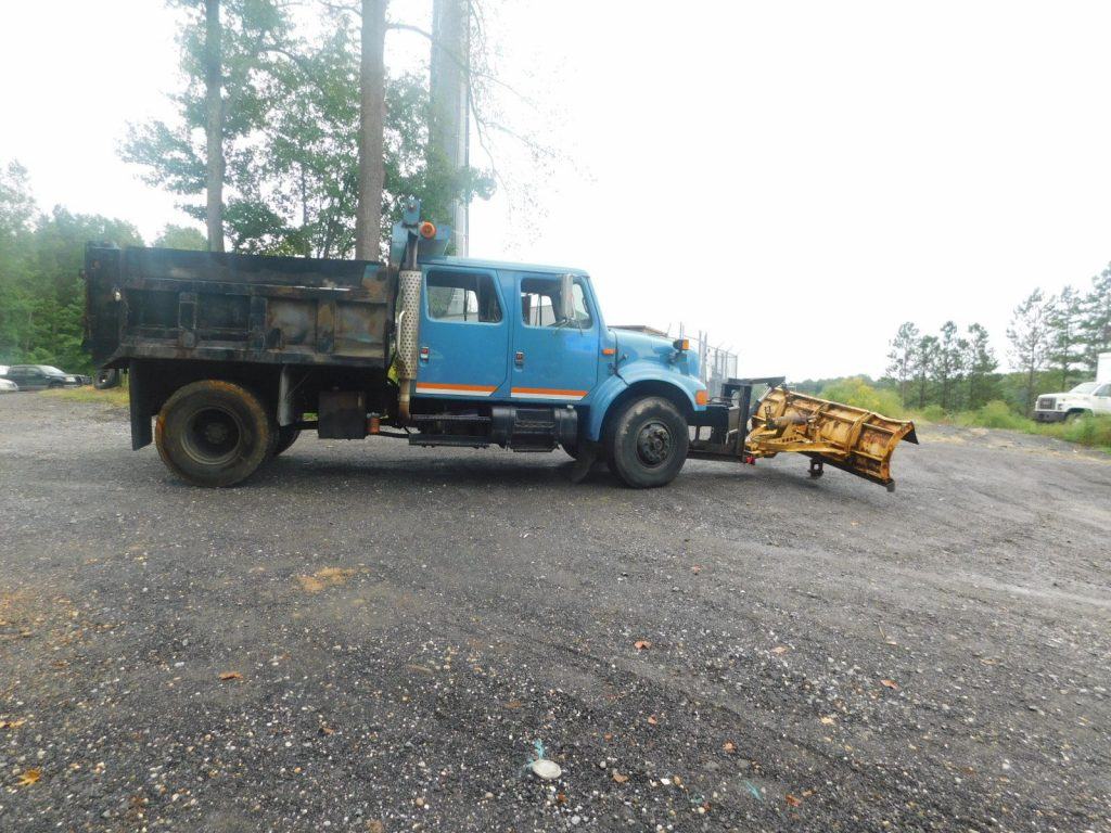 well running snow plow 1991 International 4900 truck