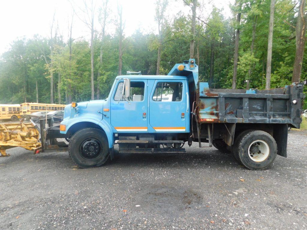 well running snow plow 1991 International 4900 truck