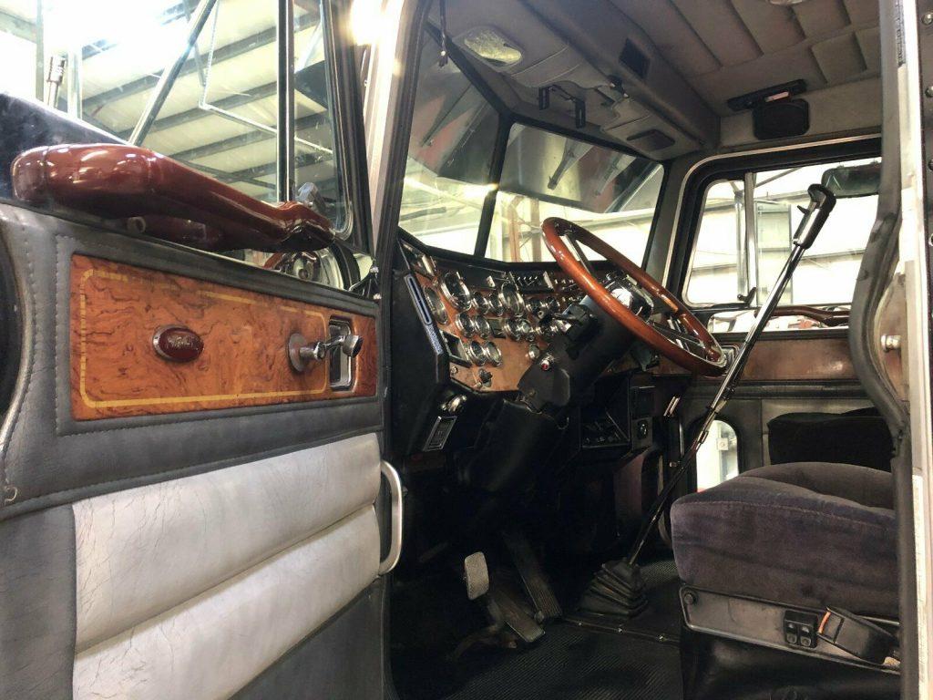 Extended Hood 1998 Peterbilt 379 truck