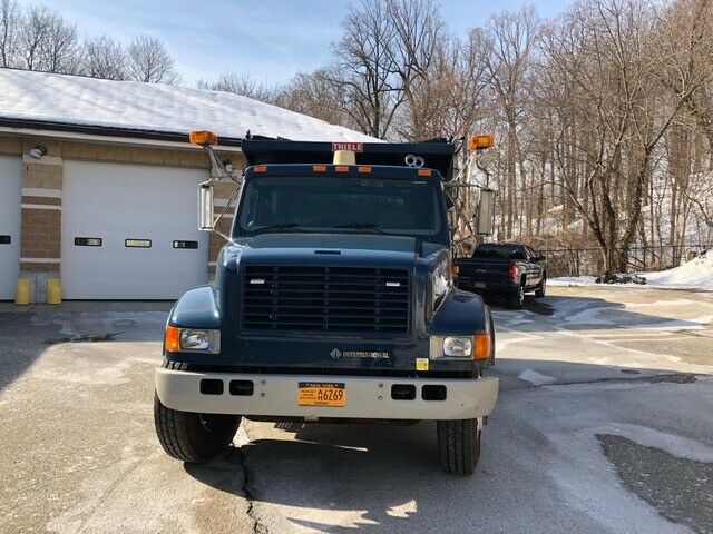 lightly used 1998 International 4700 truck