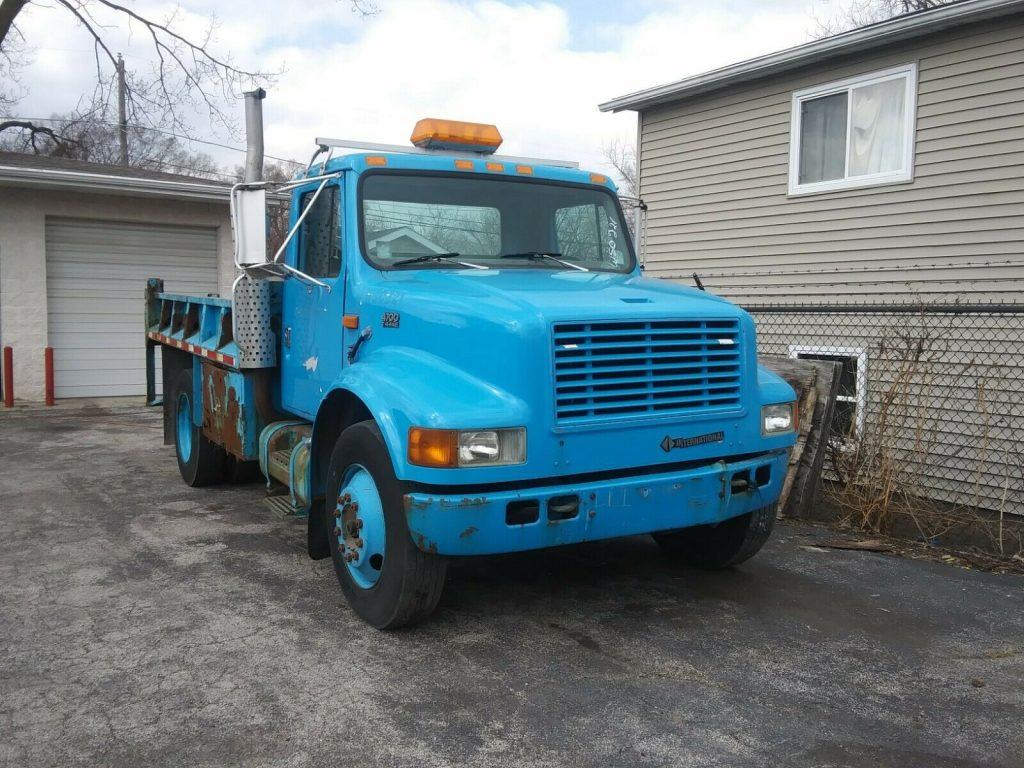 low mileage 1998 International 4700 truck