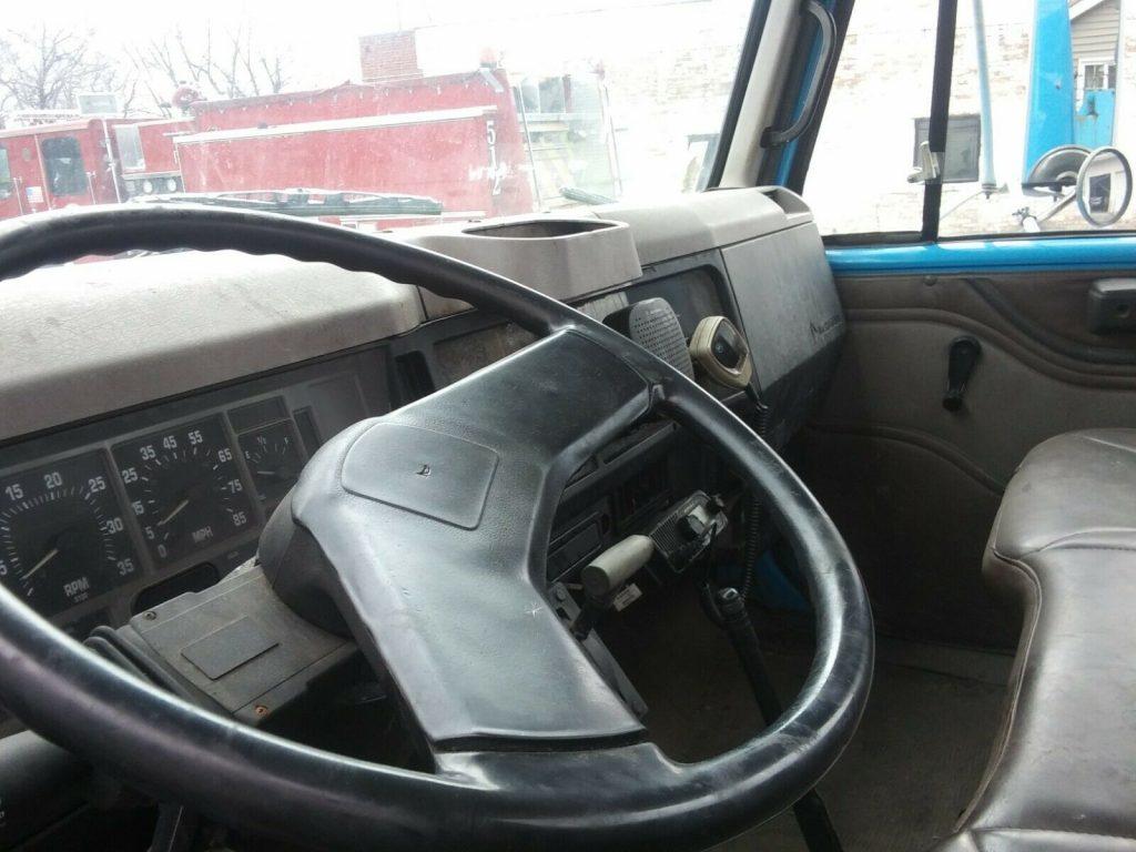 low mileage 1998 International 4700 truck