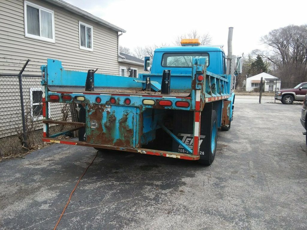 low mileage 1998 International 4700 truck