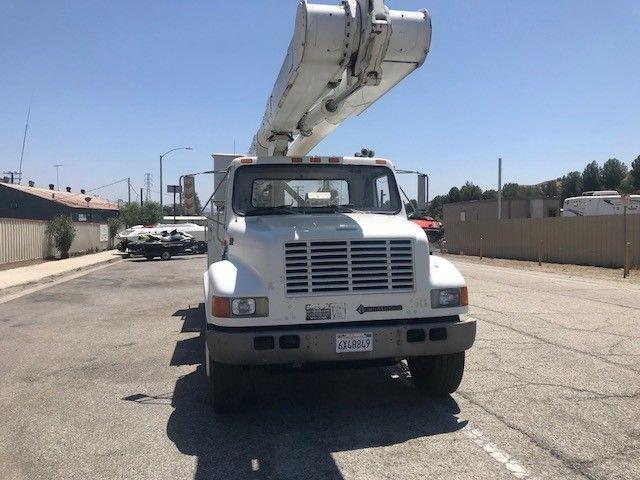 low miles 1998 International 4700 boom bucket truck