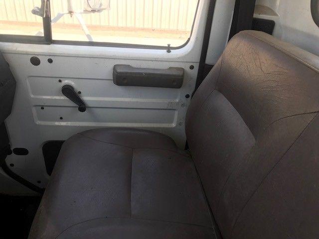 low miles 1998 International 4700 boom bucket truck