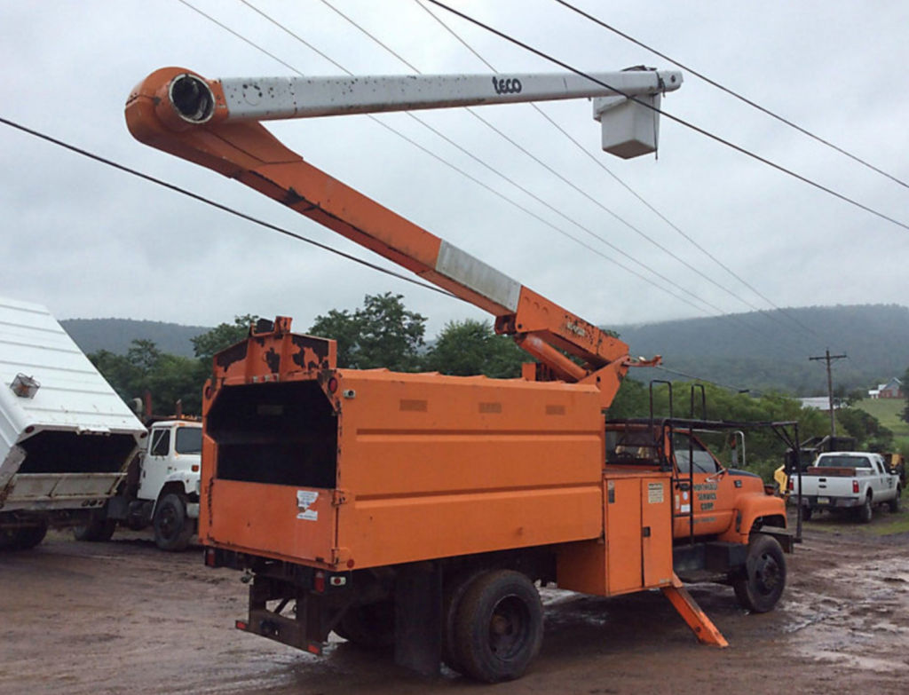 needs engine service 1998 GMC C7500 truck