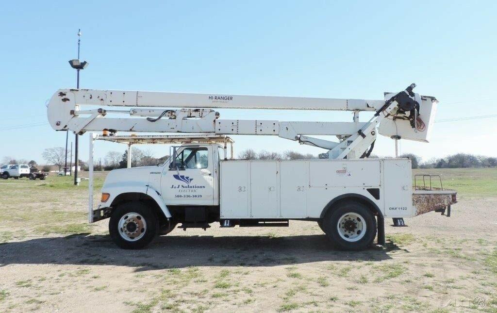 solid 1998 Ford F Series bucket truck