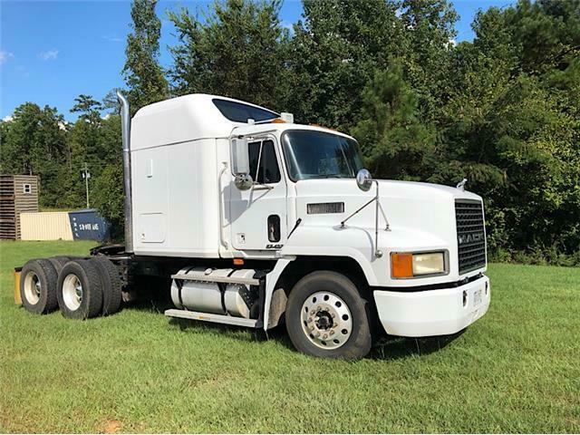 great shape 1999 Mack Ch612 Tandem Sleeper truck