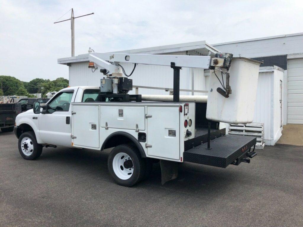 great working 2002 Ford F 450 bucket boom truck