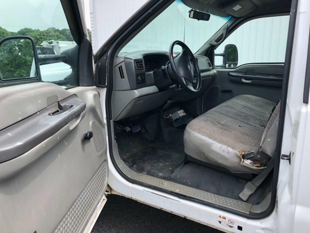 great working 2002 Ford F 450 bucket boom truck