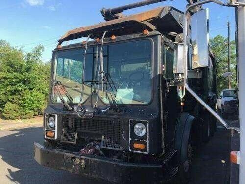 good shape 2000 Mack MR 688S truck