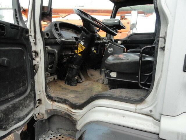 solid 2000 GMC T7500 truck